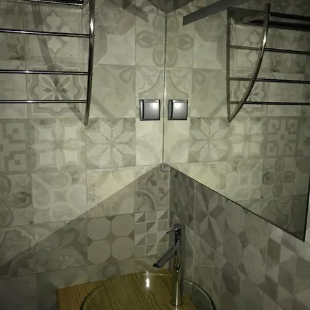 Wood Steel & Glass * 大马里尼亚