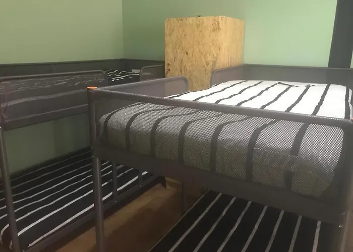 Albergue Wood Steel & Glass *