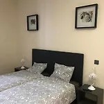 Hostal Wood Steel & Glass