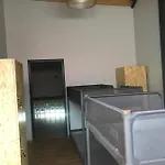 Wood Steel & Glass Hostal *