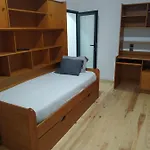 Wood Steel & Glass Hostal *