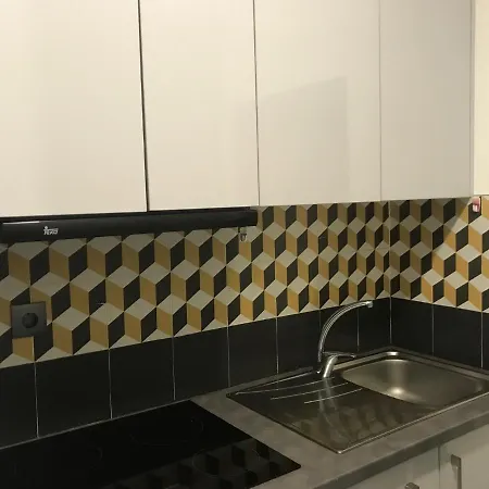 אכסניה Wood Steel & Glass מריניה גראנדה
