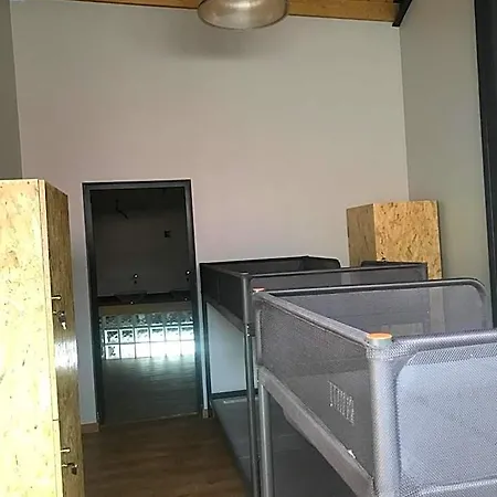 אכסניה Wood Steel & Glass